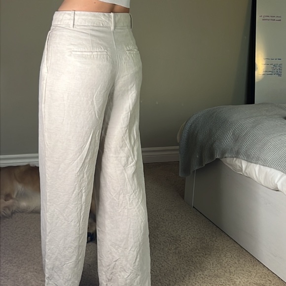 Wilfred
The Effortless Pant™ Linen - Picture 3 of 3